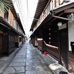 Maeniiya Machiya Inn
