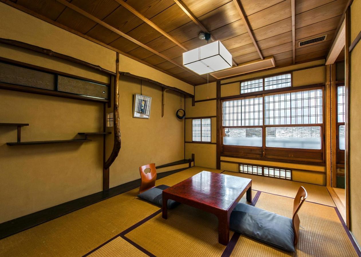 Izuyasu Traditional Serving Cuisine Kyoto