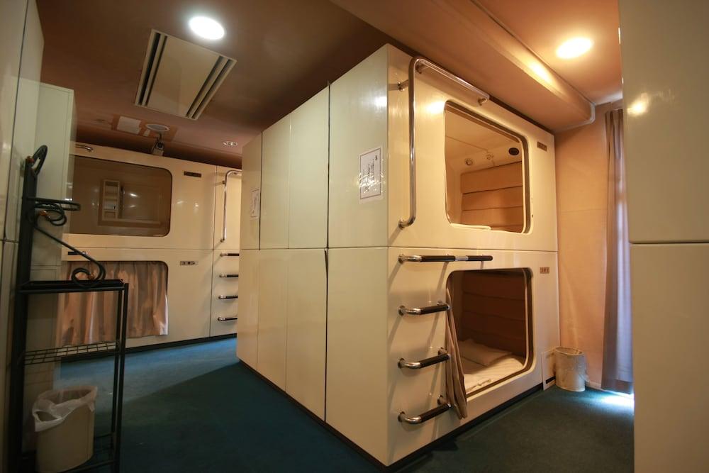 Capsule hotel Amenity Kyoto