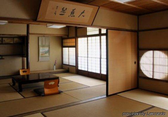 Izuyasu Traditional Serving Cuisine Ryokan 4*