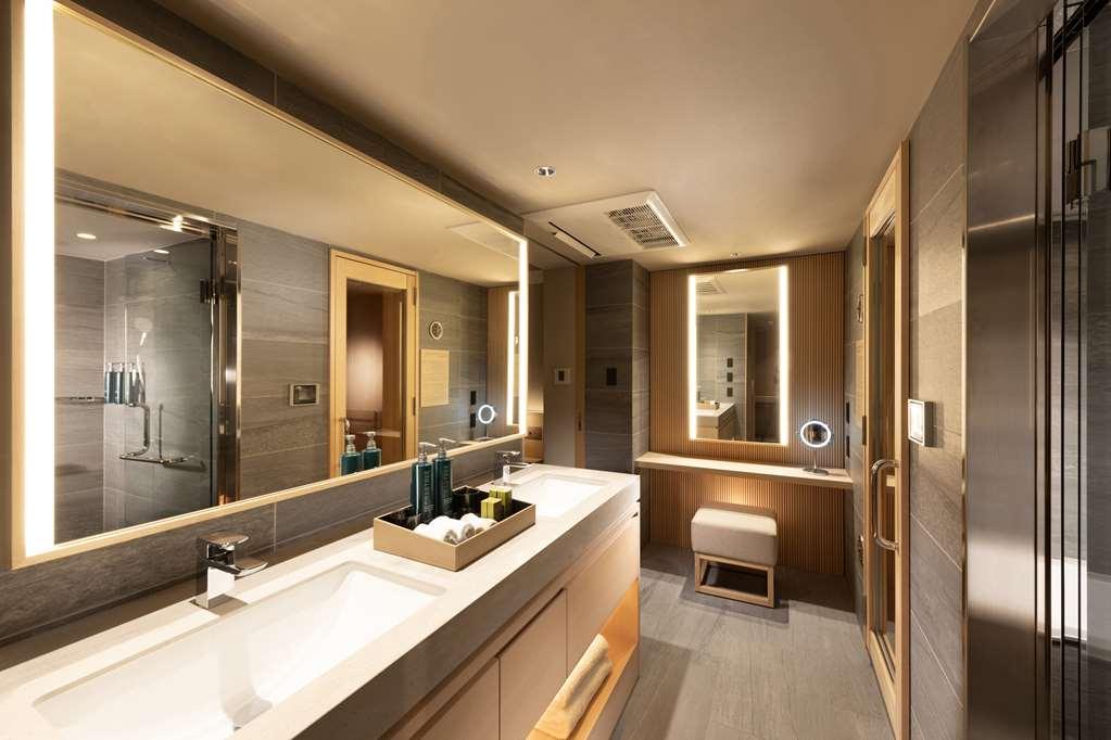 Doubletree By Hilton Higashiyama Hotel *