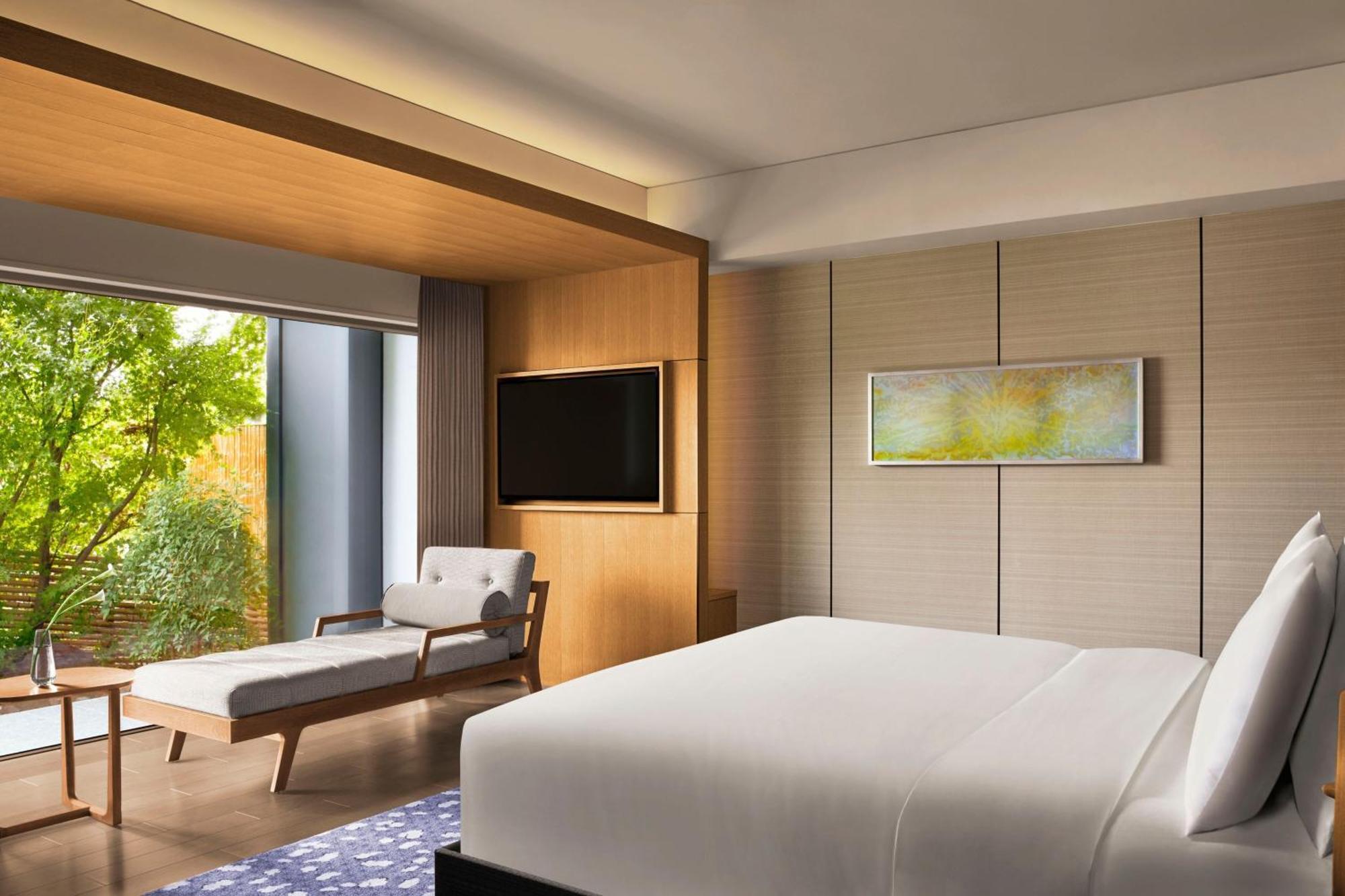 The Ritz-carlton 5*
