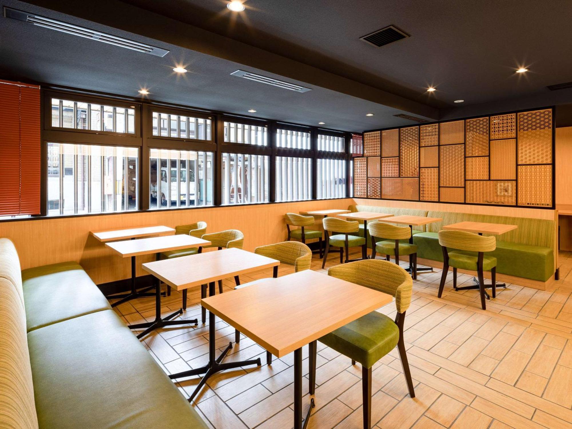 Comfort Shijokarasuma Hotel