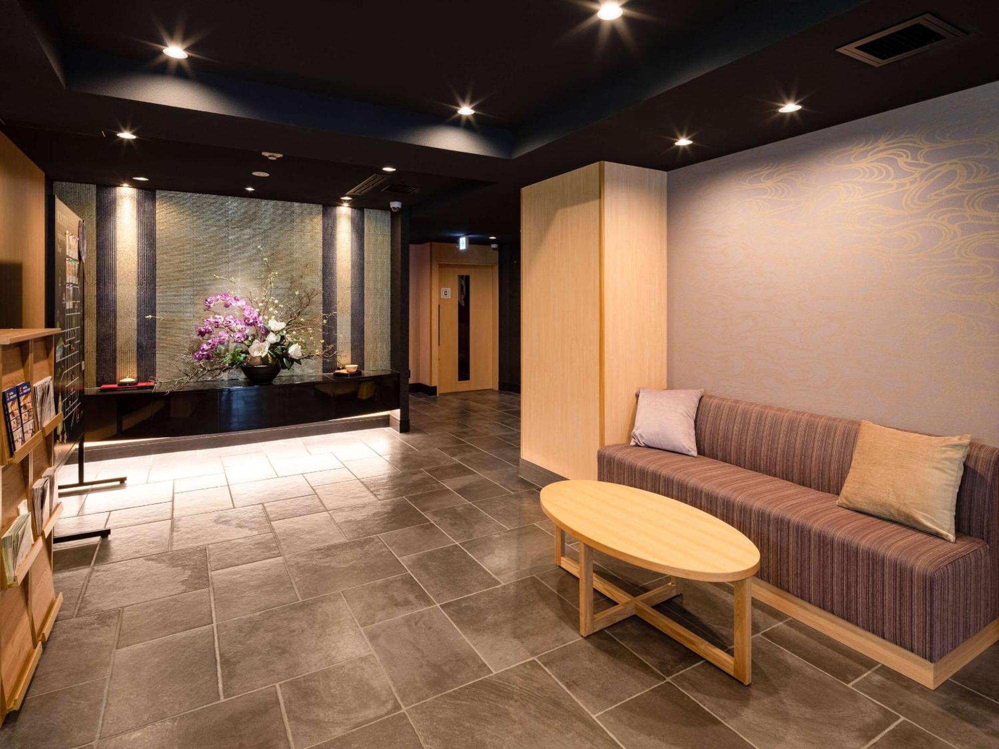 Comfort Shijokarasuma Hotel