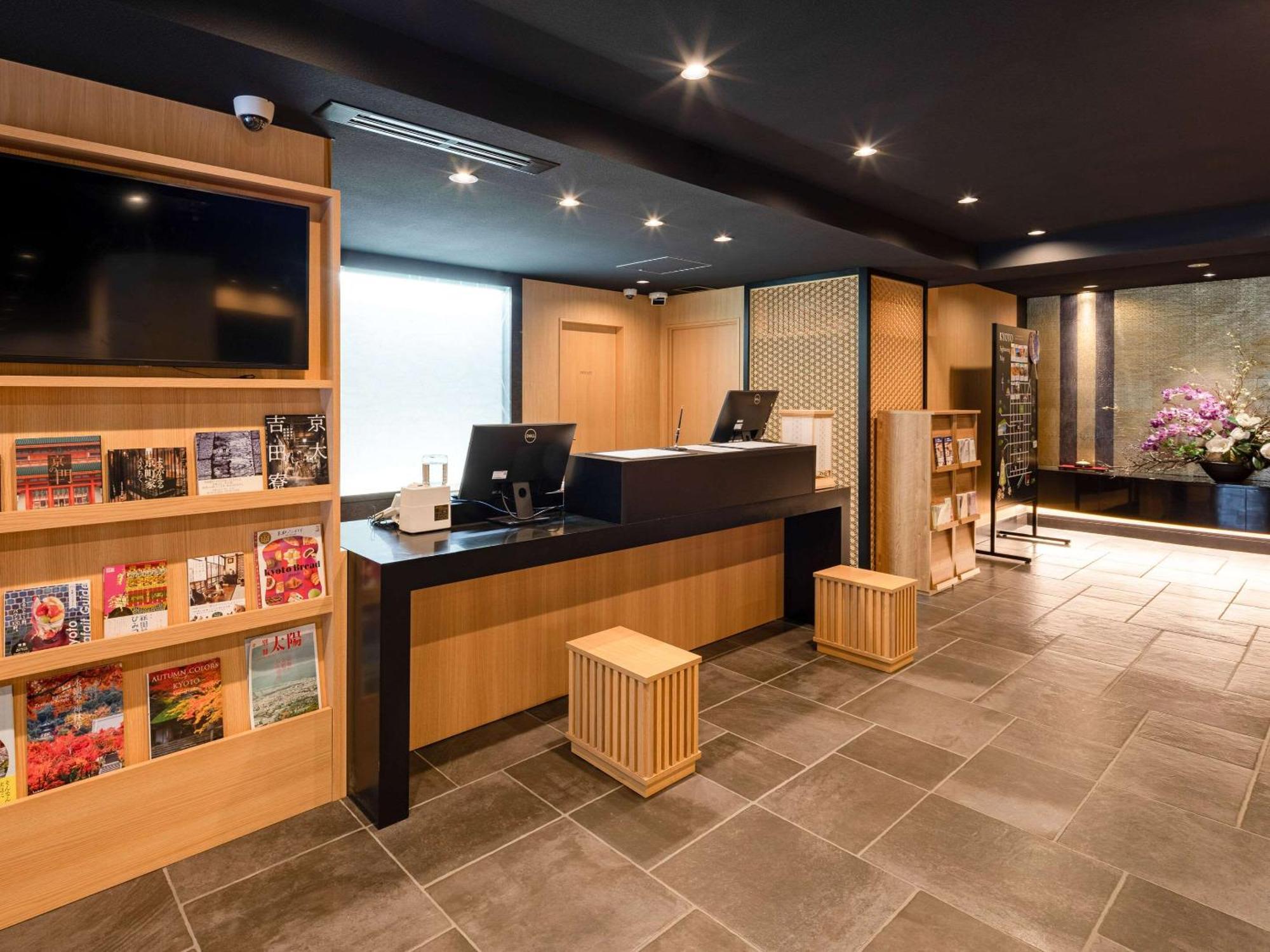 Comfort Shijokarasuma Hotel 3*
