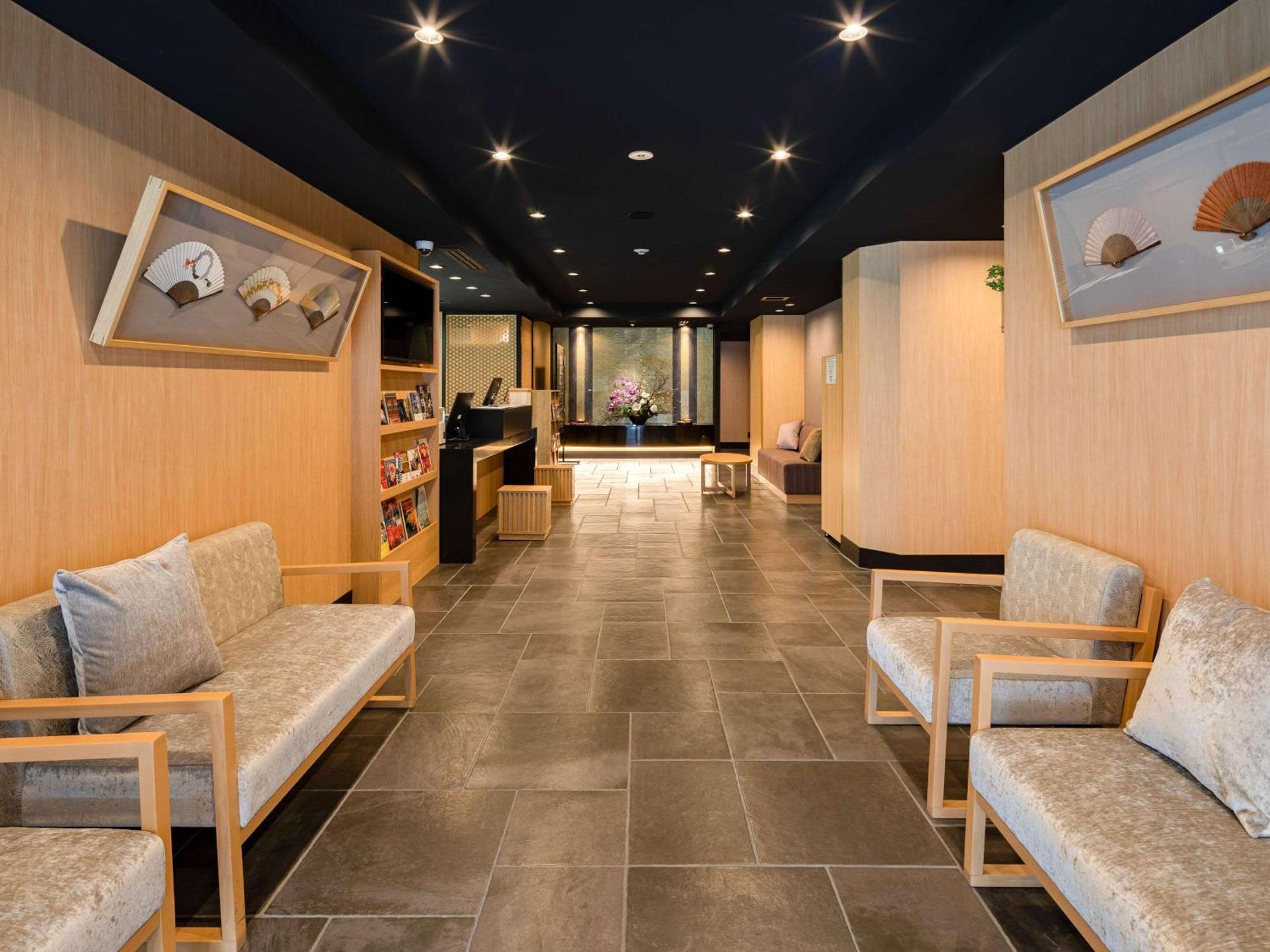 Comfort Shijokarasuma Hotel 3*