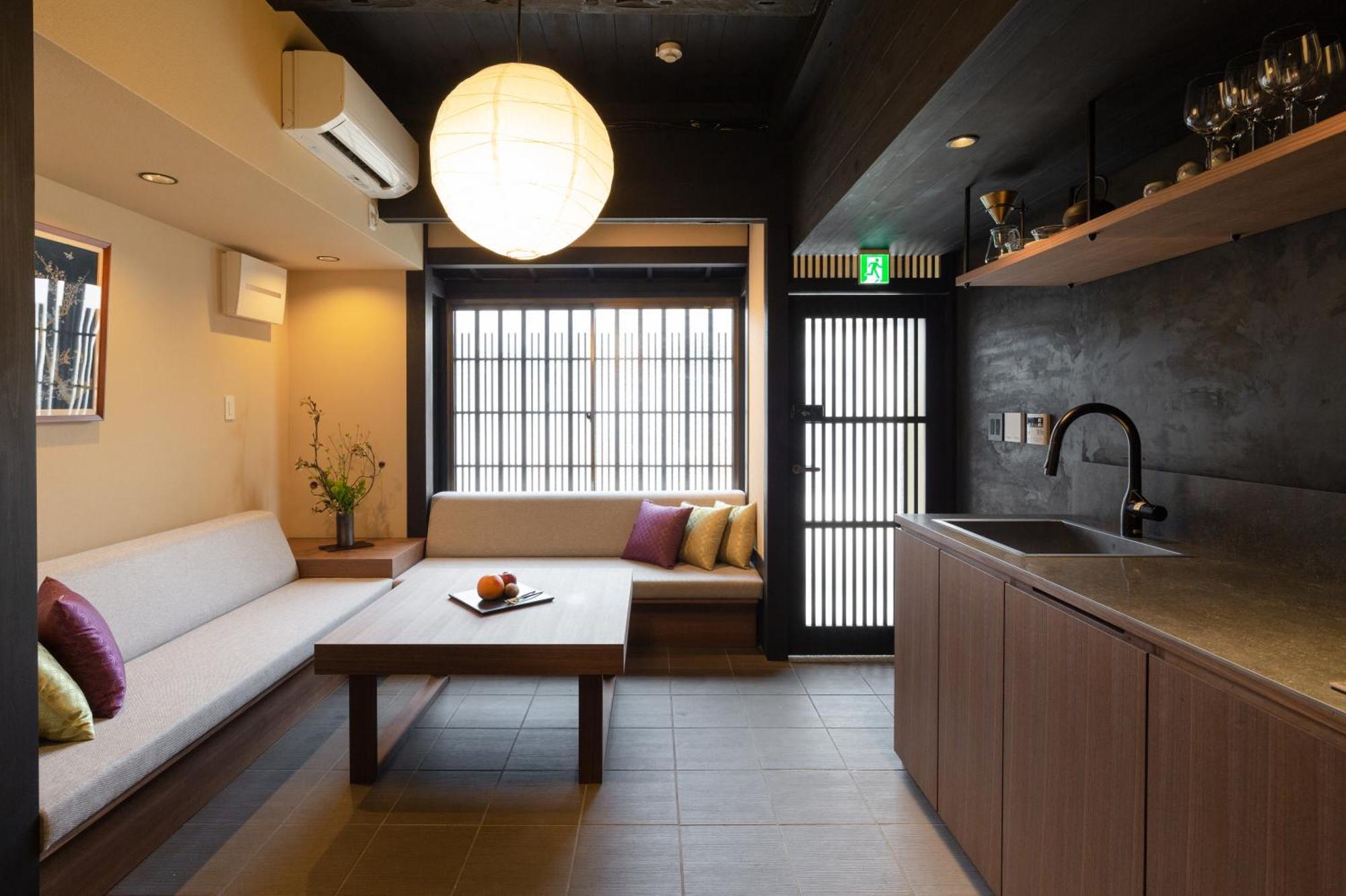Villa 安吉居 百年町屋 近京都站 地暖 半露天浴缸 日式庭院 公交站2分 五条地铁站8分 双卫生间 双淋浴 Kyoto