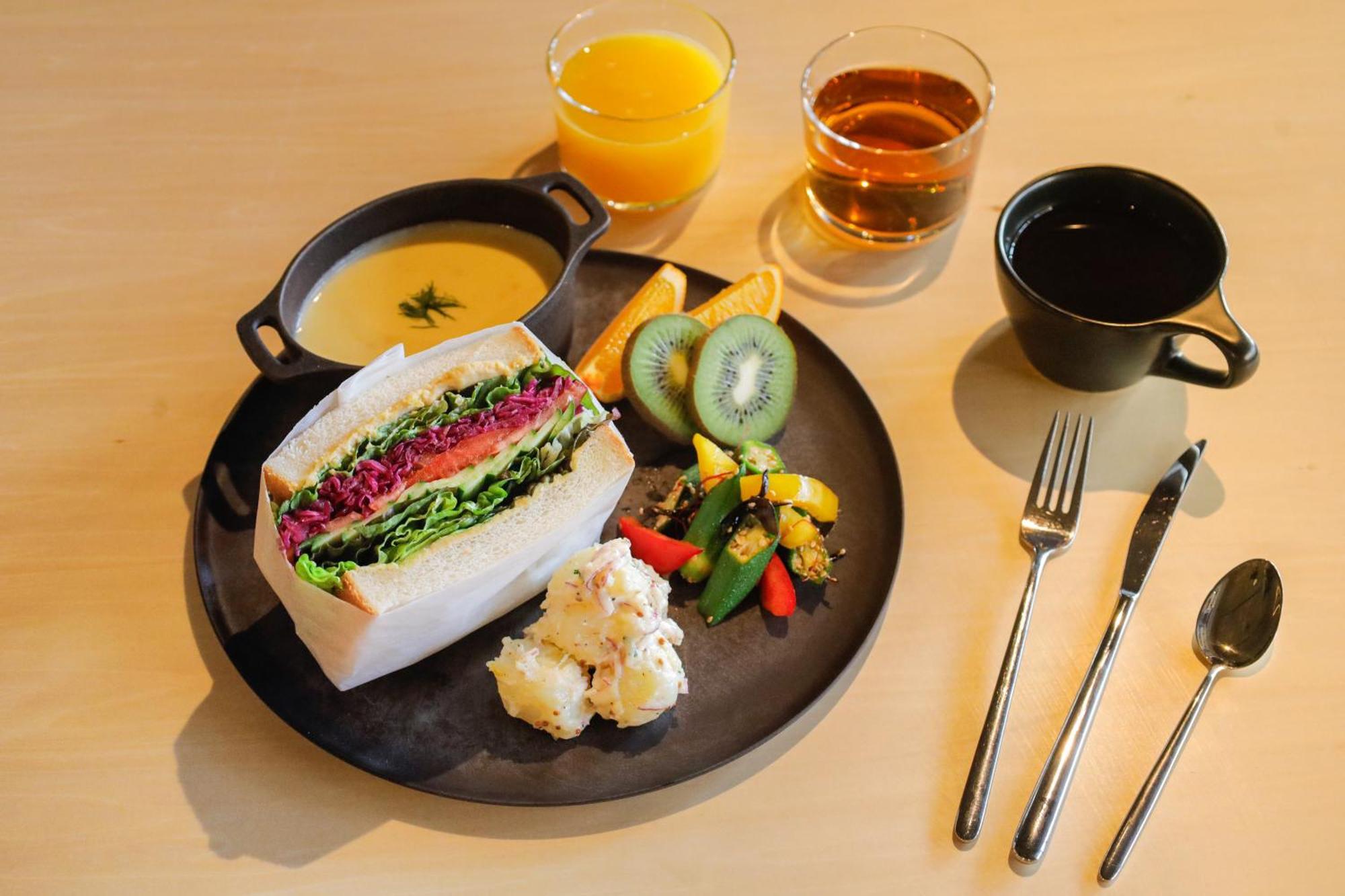 Rakuro By The Share Hotel