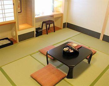 Chatelet Hotel 3*
