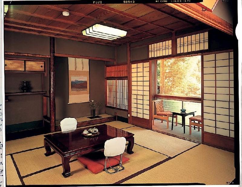 Izuyasu Traditional Serving Cuisine Ryokan 4*