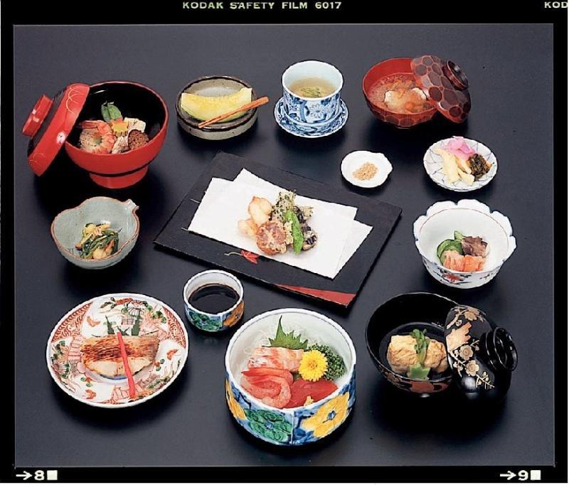 Ryokan Izuyasu Traditional Serving Cuisine Kyoto