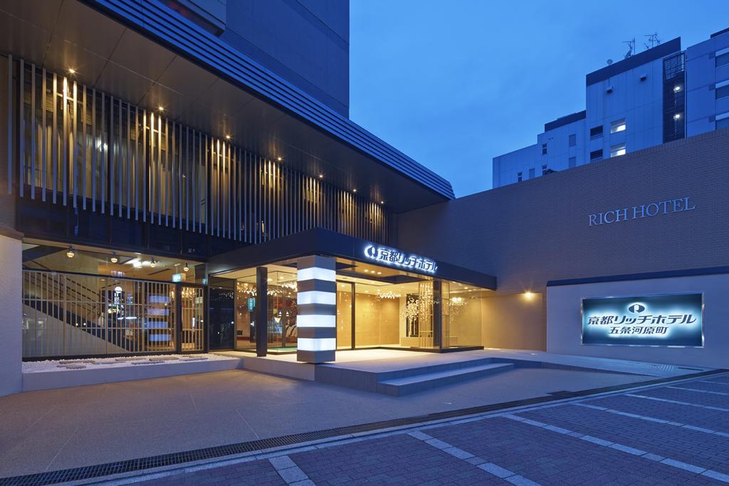 Rich Hotel
