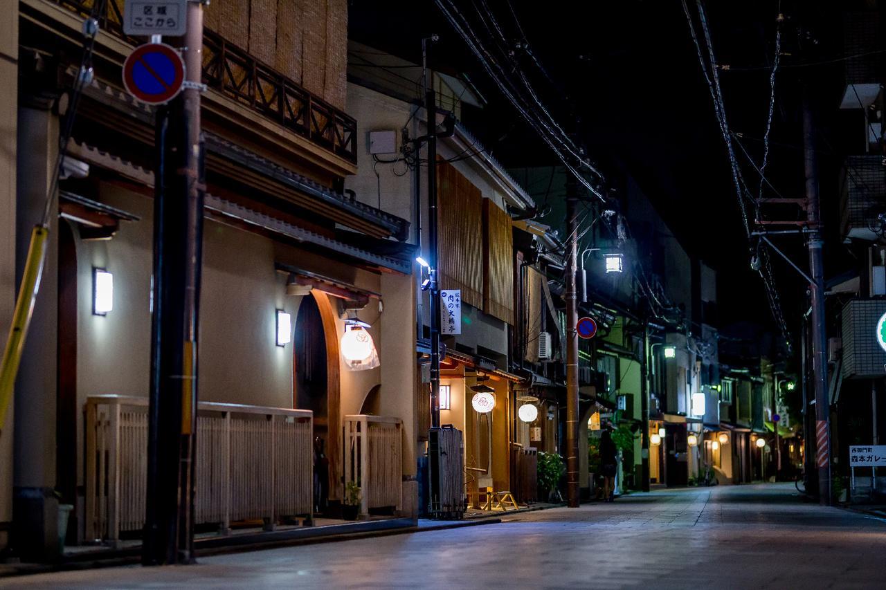 Resi Tsubaki *