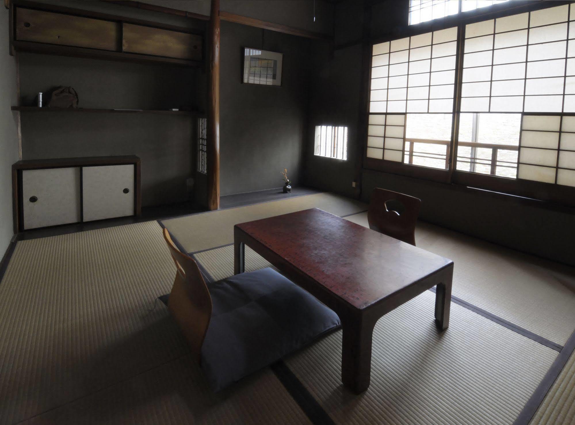 Izuyasu Traditional Serving Cuisine Kyoto