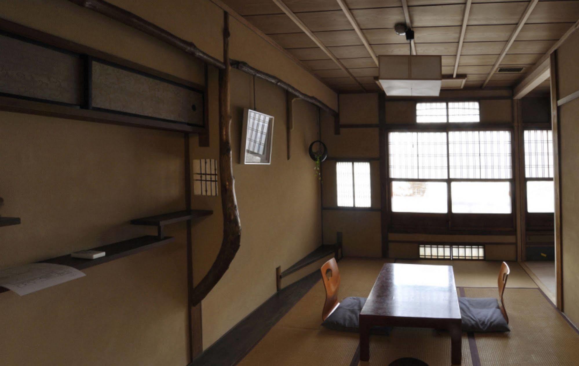 Izuyasu Traditional Serving Cuisine Ryokan Kyoto
