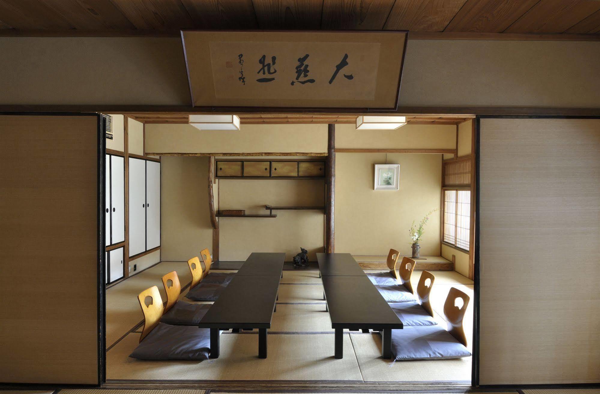 Izuyasu Traditional Serving Cuisine Kyoto