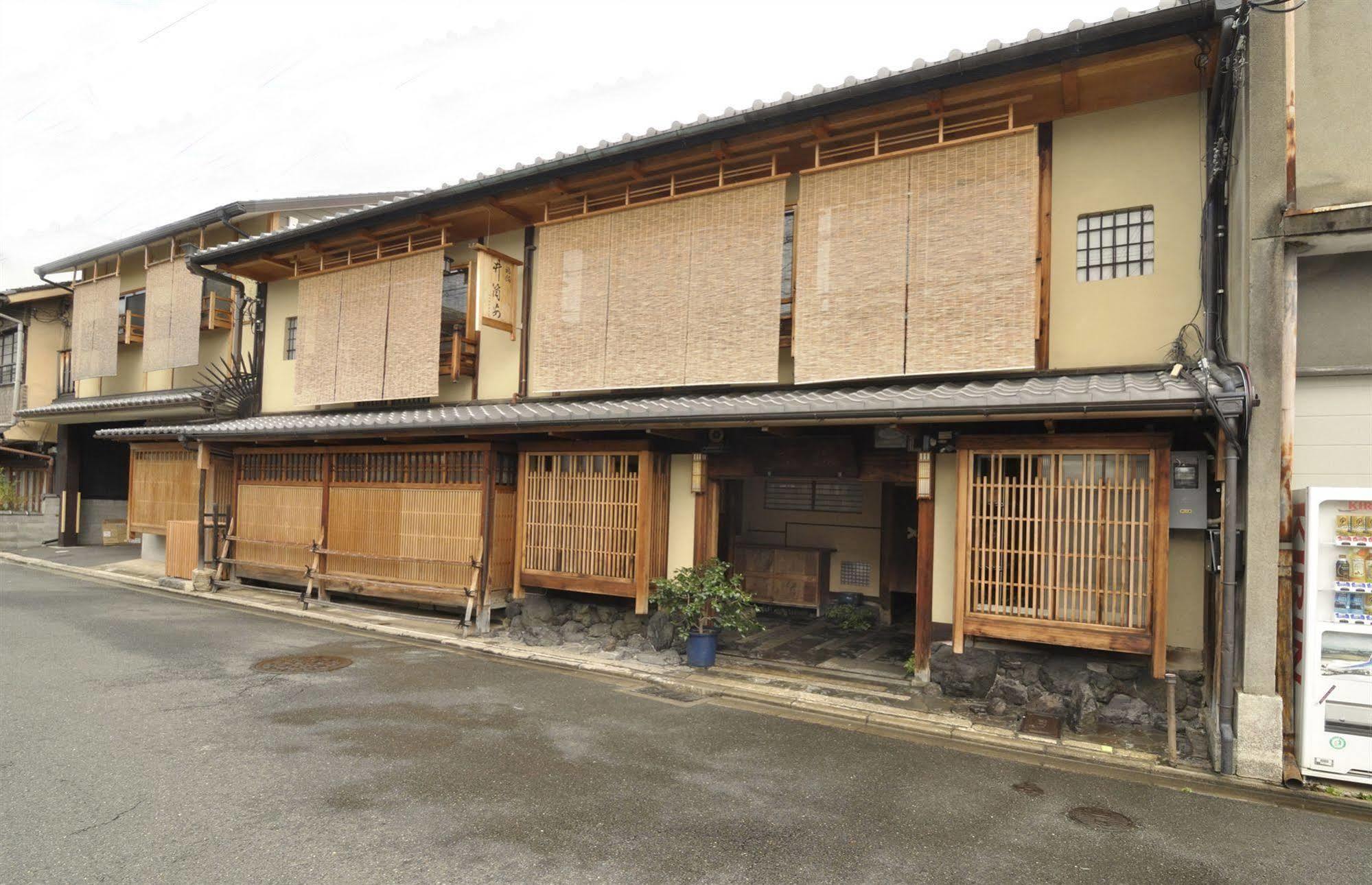 Ryokan Izuyasu Traditional Serving Cuisine 4*