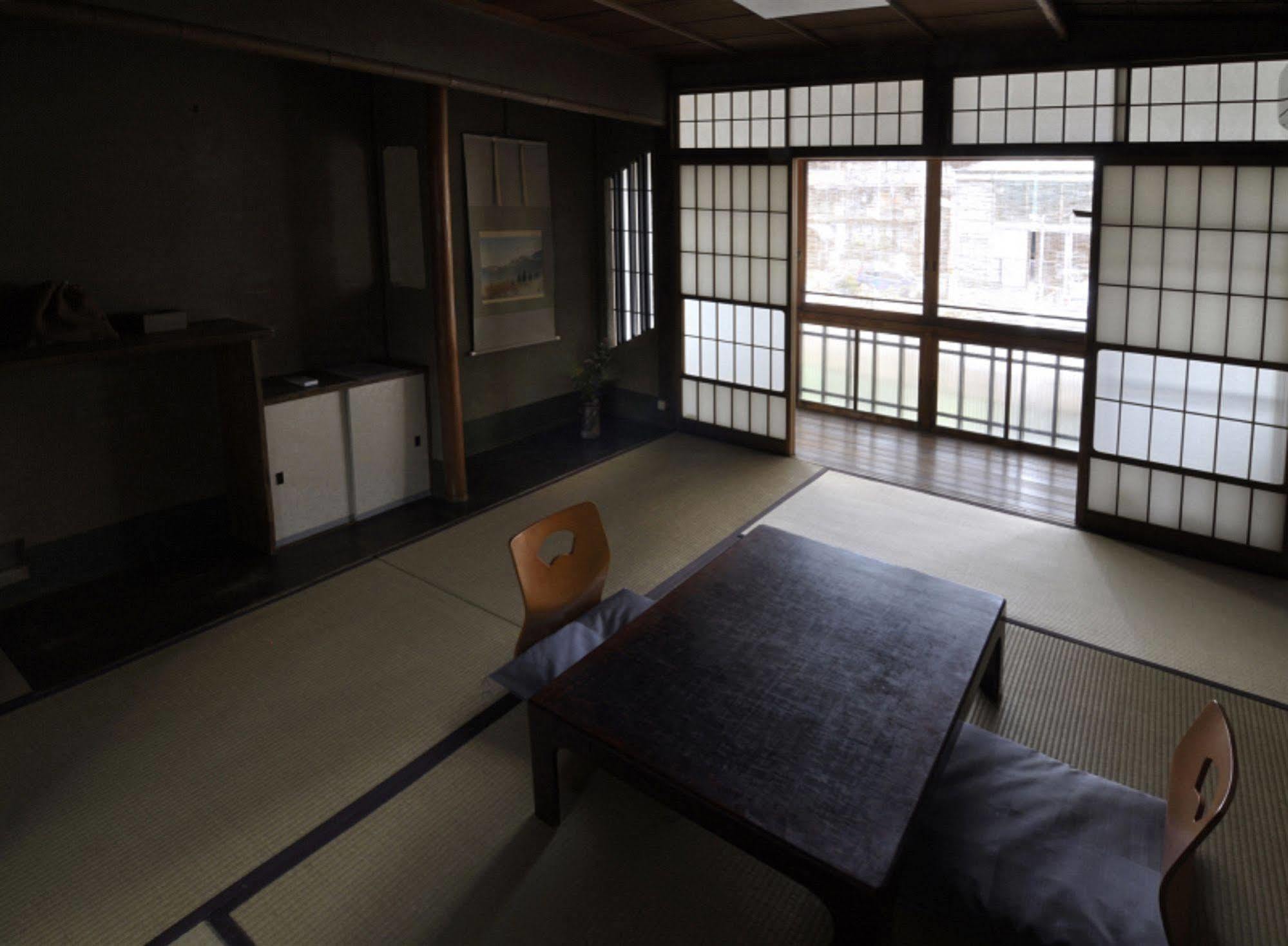 Izuyasu Traditional Serving Cuisine Kyoto
