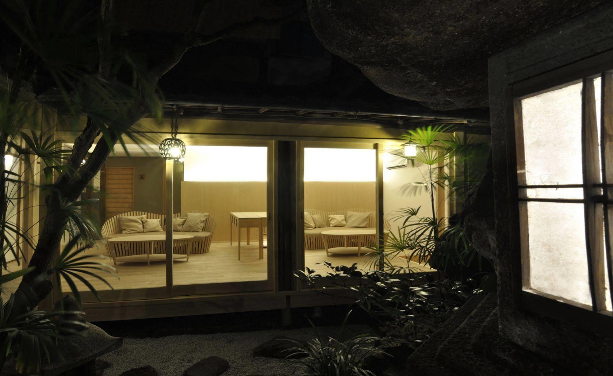 Izuyasu Traditional Serving Cuisine Ryokan 4*