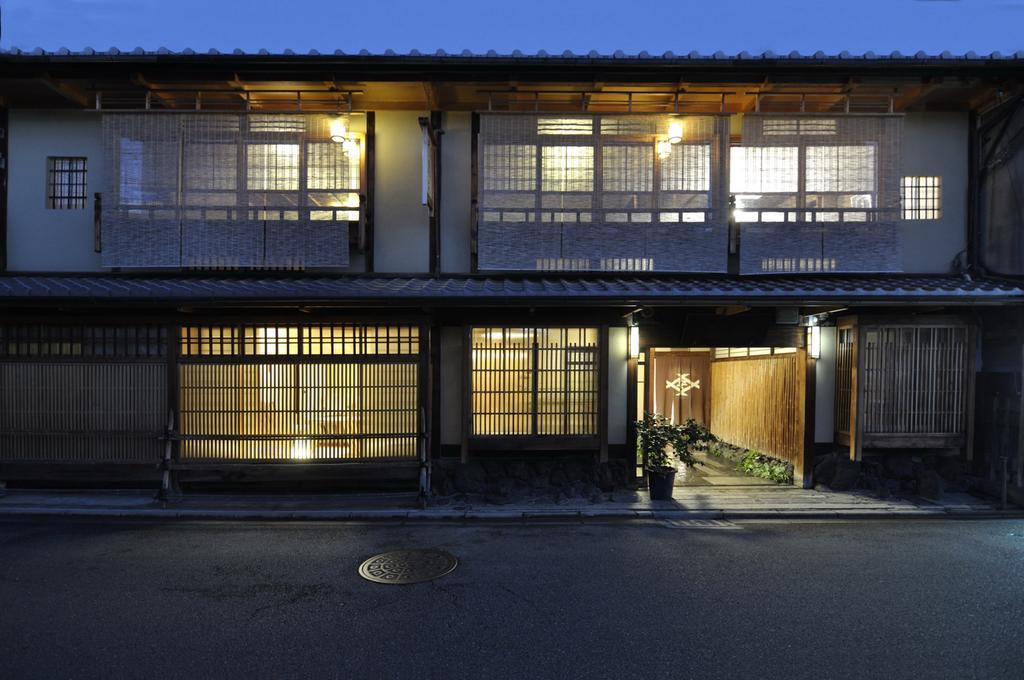 Izuyasu Traditional Serving Cuisine Ryokan 4*