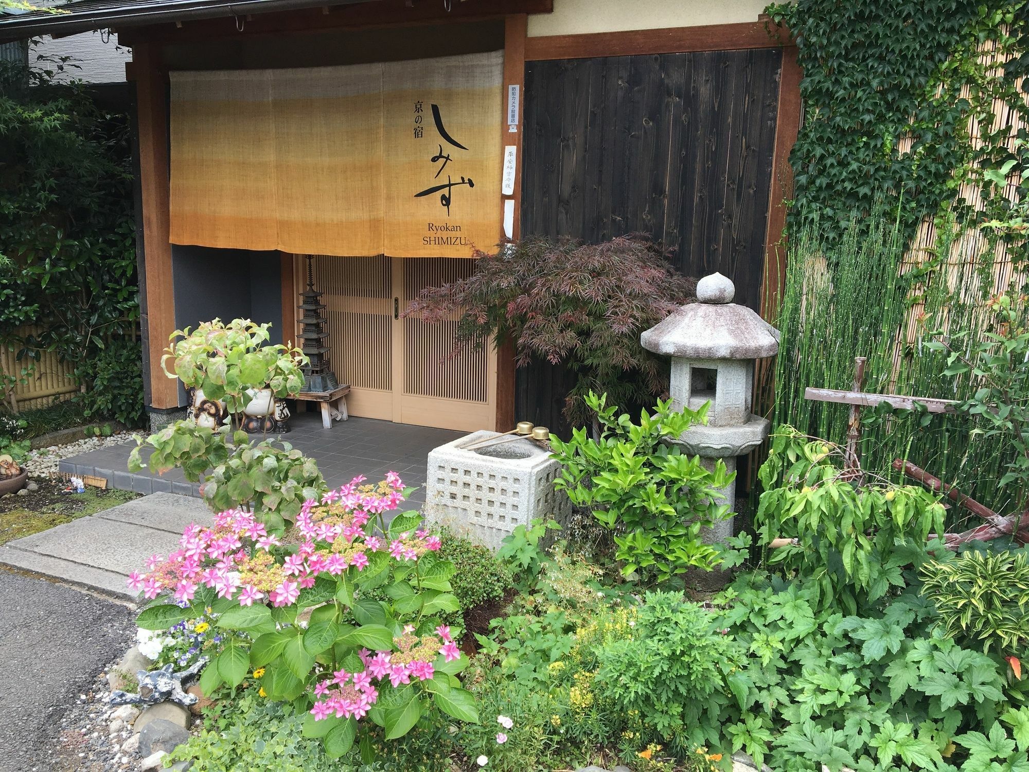 Ryokan Shimizu 2*