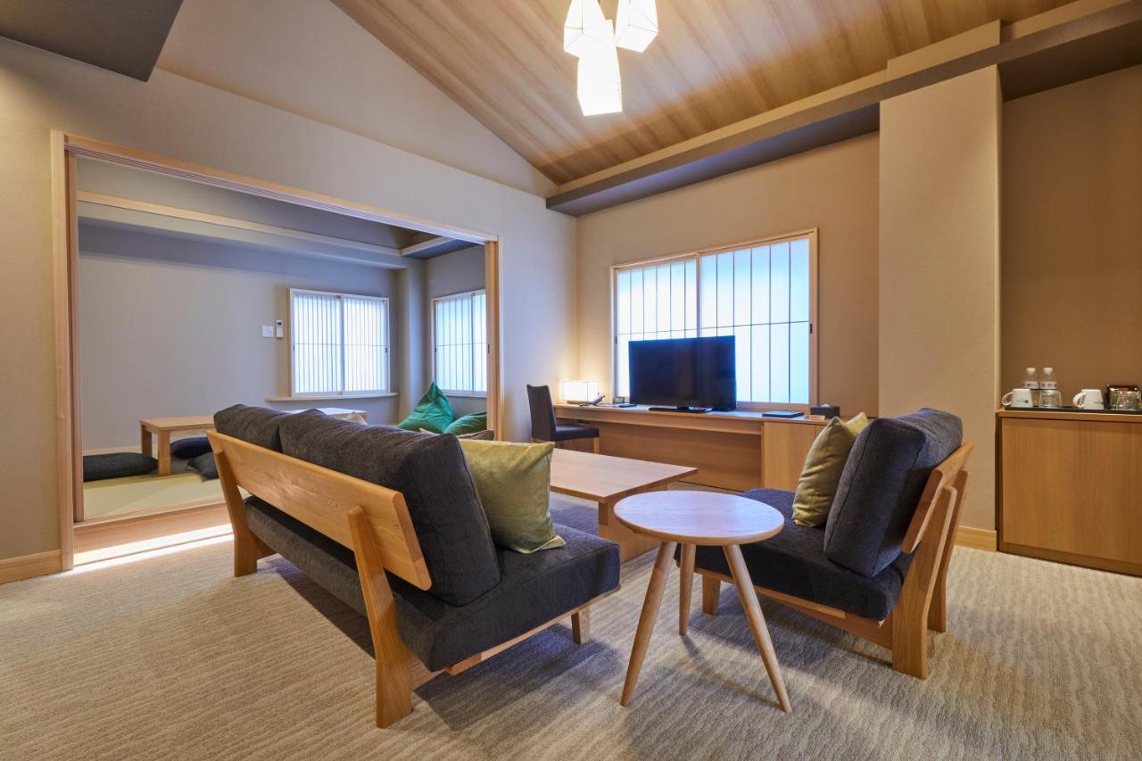 Rinn Shirakawa South