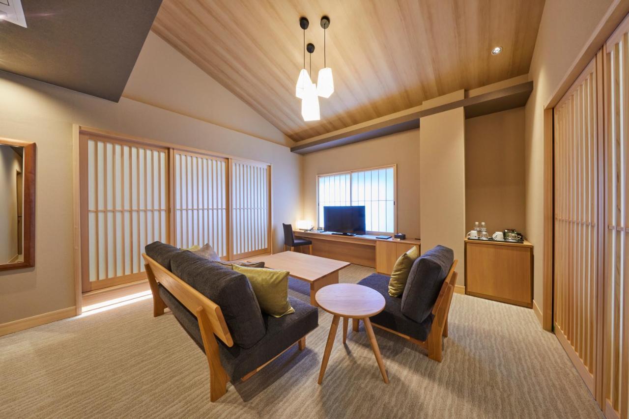 Rinn Shirakawa South