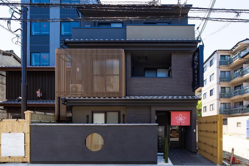 Sakura Higashiyama Shirakawa Aparthotel
