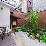 Guesthouse-Hana・Moonrain Villa