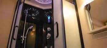 Capsule Capsule hotel *