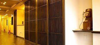 Capsule Capsule hotel *