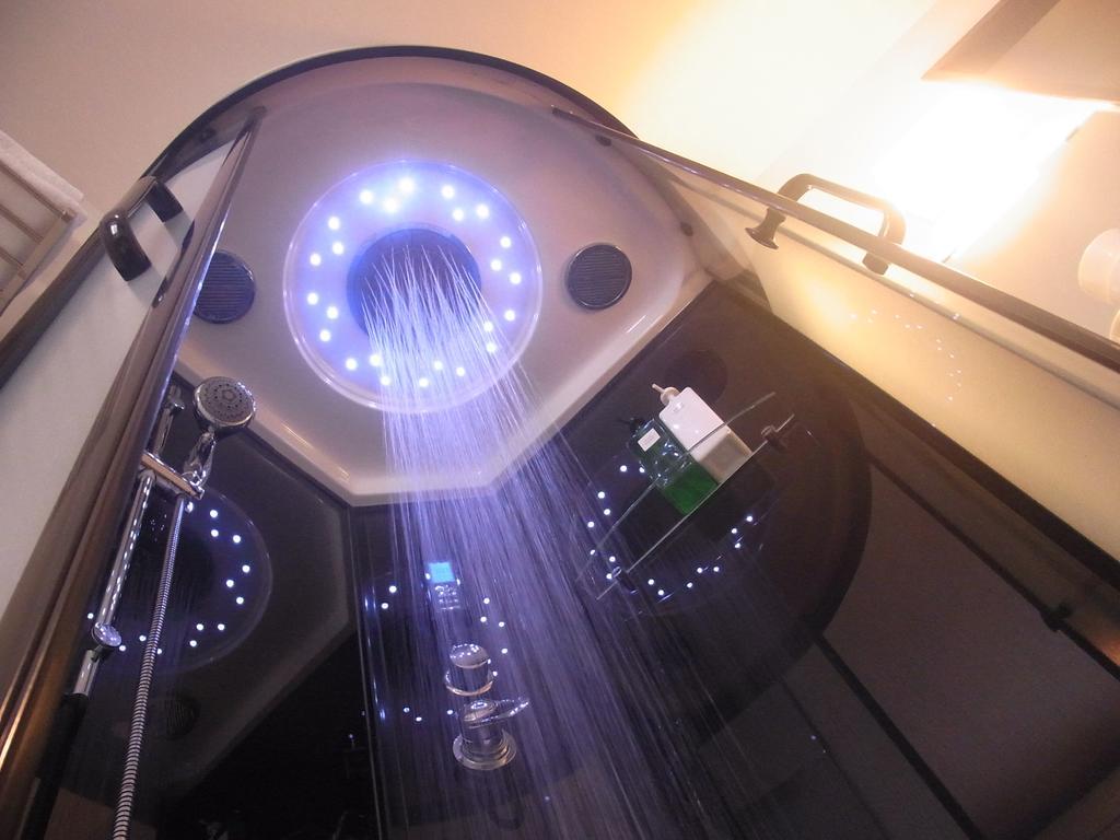 Capsule Capsule hotel *