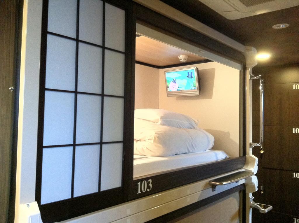 Capsule hotel Capsule