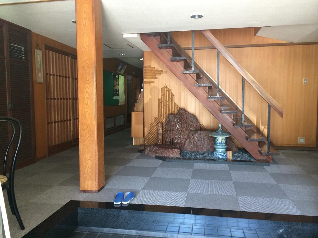 Ryokan Nihonkan 2*