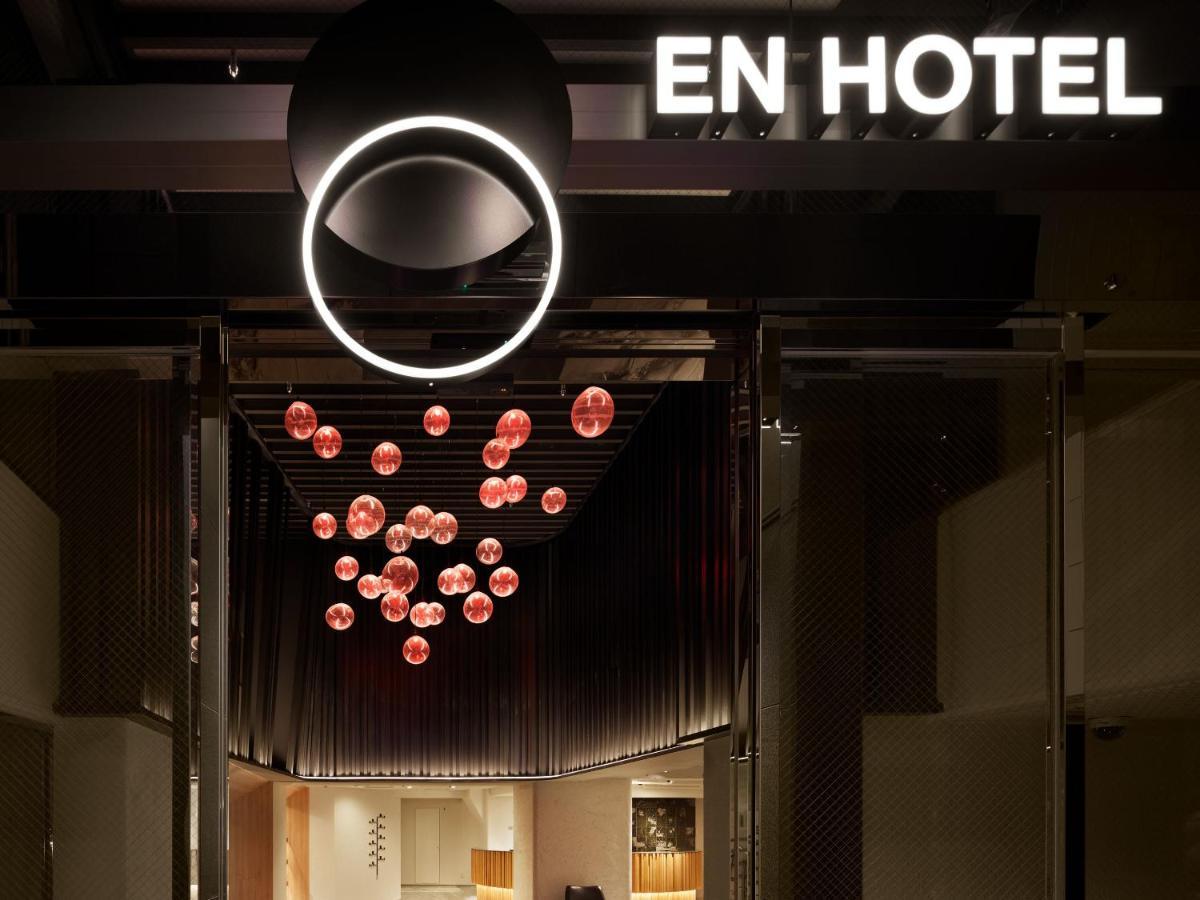 En 3*