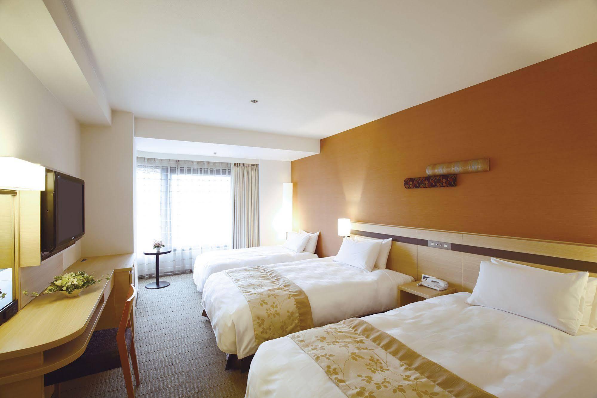 Karasuma Hotel 4*