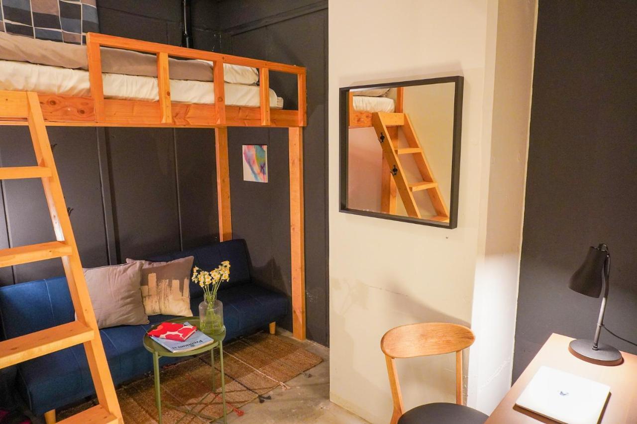 Niniroom Hostel *