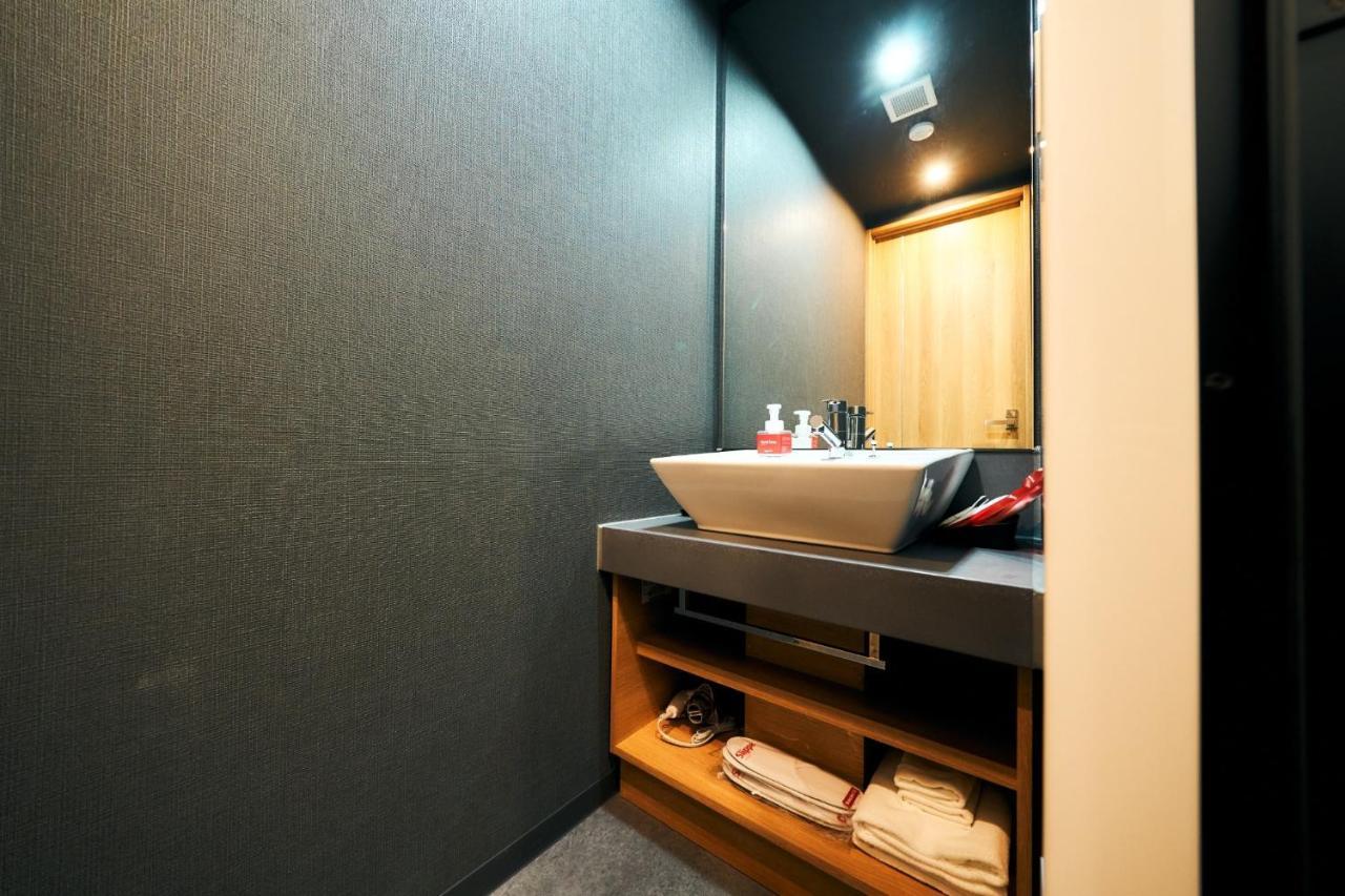 Guest house Rakuten Station Twin With Ceiling Projector Kyoto