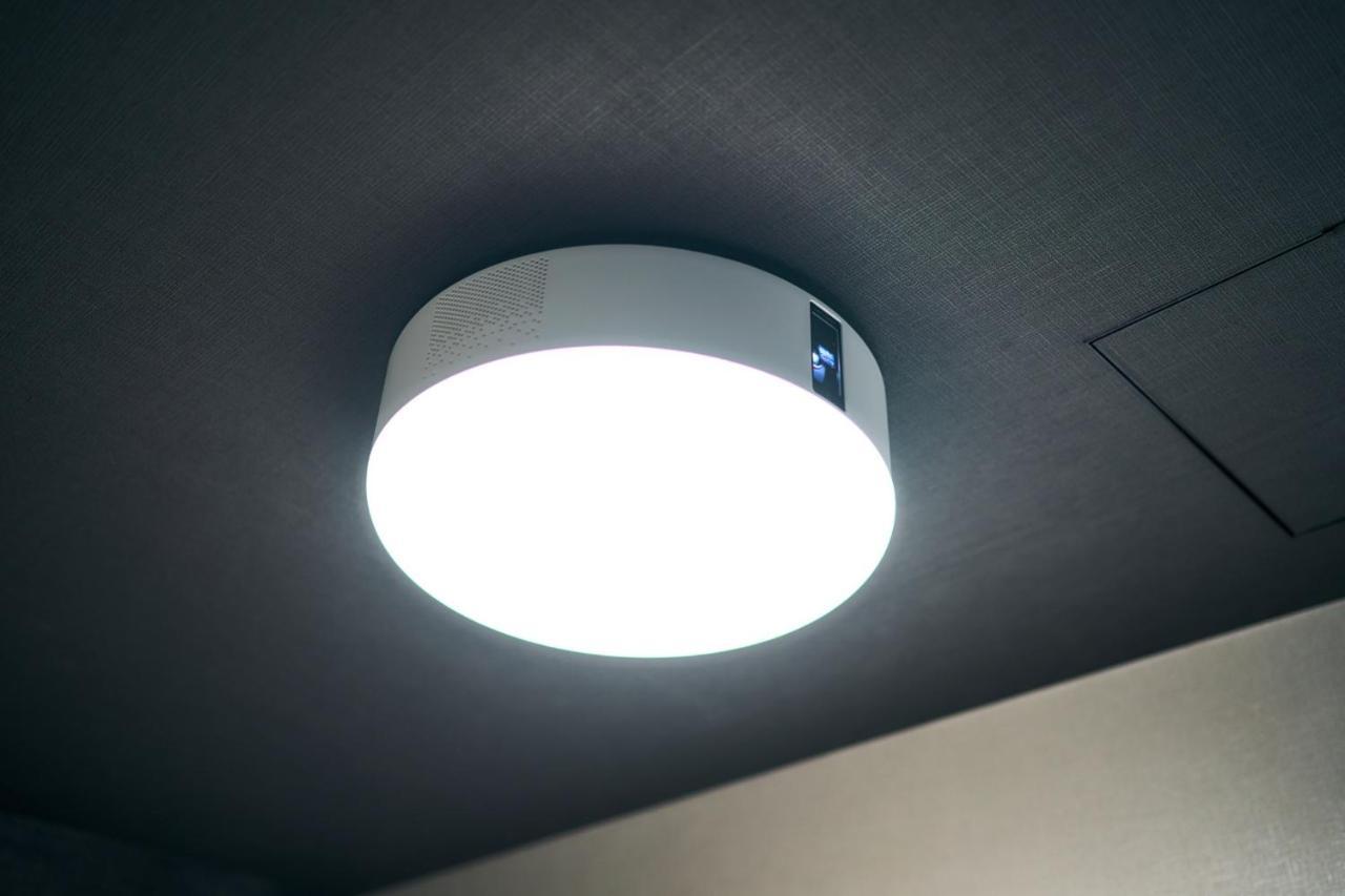 Guest house Rakuten Station Twin With Ceiling Projector Kyoto
