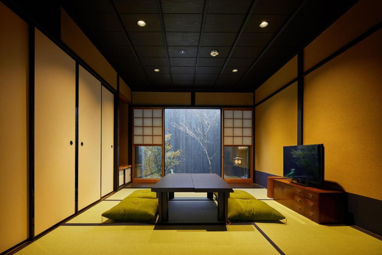 Urushiro Wakasaya *