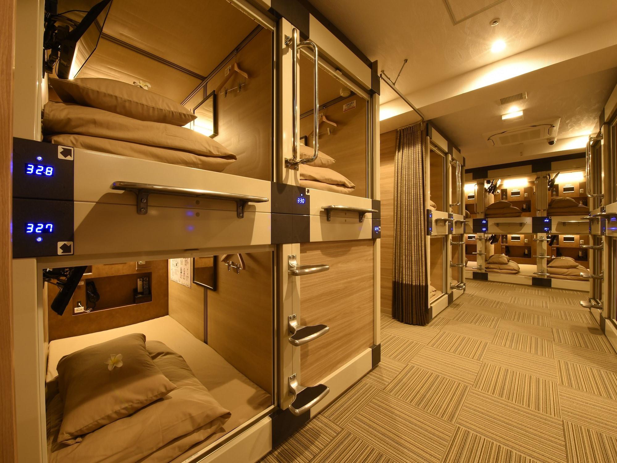 Capsule Anshin Oyado Premium Shijo Karasuma Capsule hotel 2*