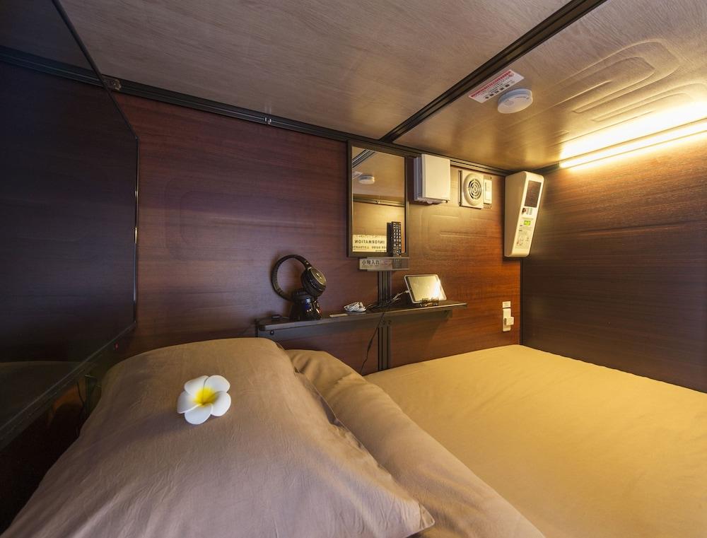 Capsule Anshin Oyado Premium Shijo Karasuma Capsule hotel