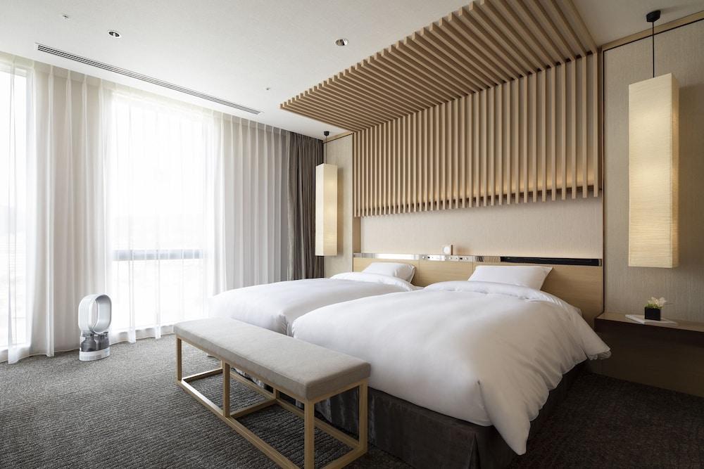 Cross Hotel