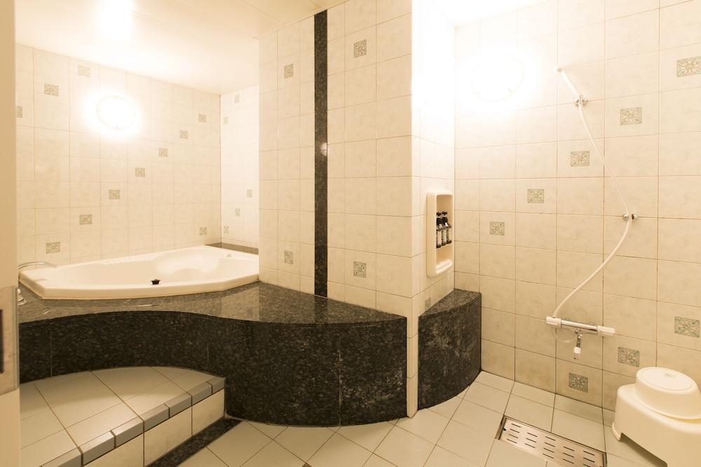 In Sasarindou Hotel 3*