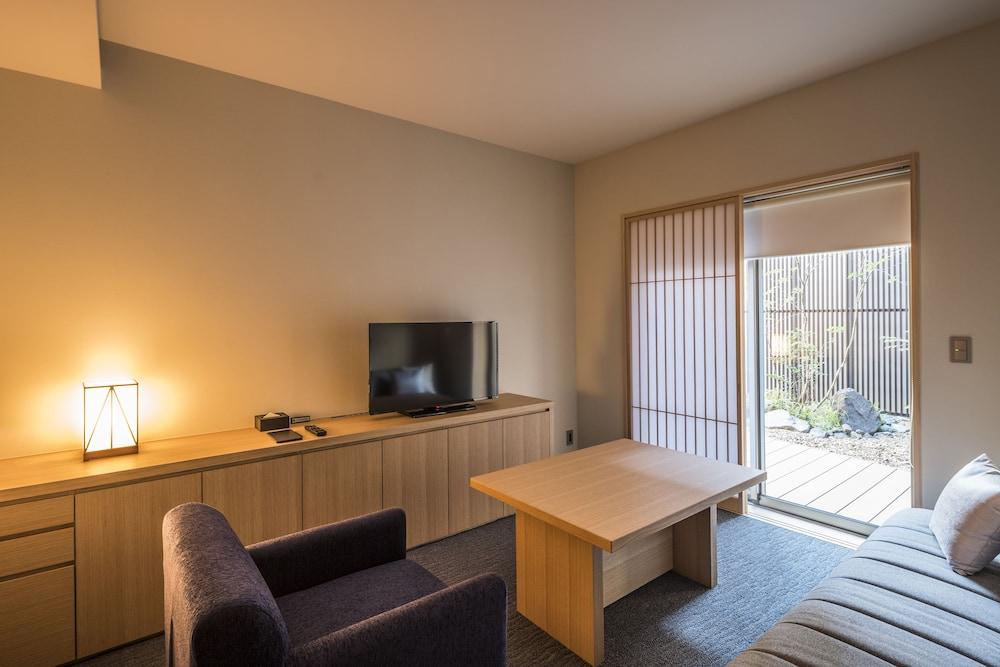 Hotel Tomoya