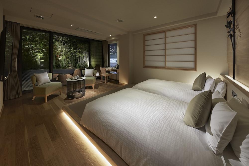Royal Twin Hachijoguchi Hotel