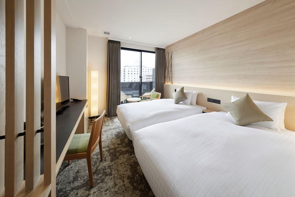 Royal Twin Hachijoguchi Hotel