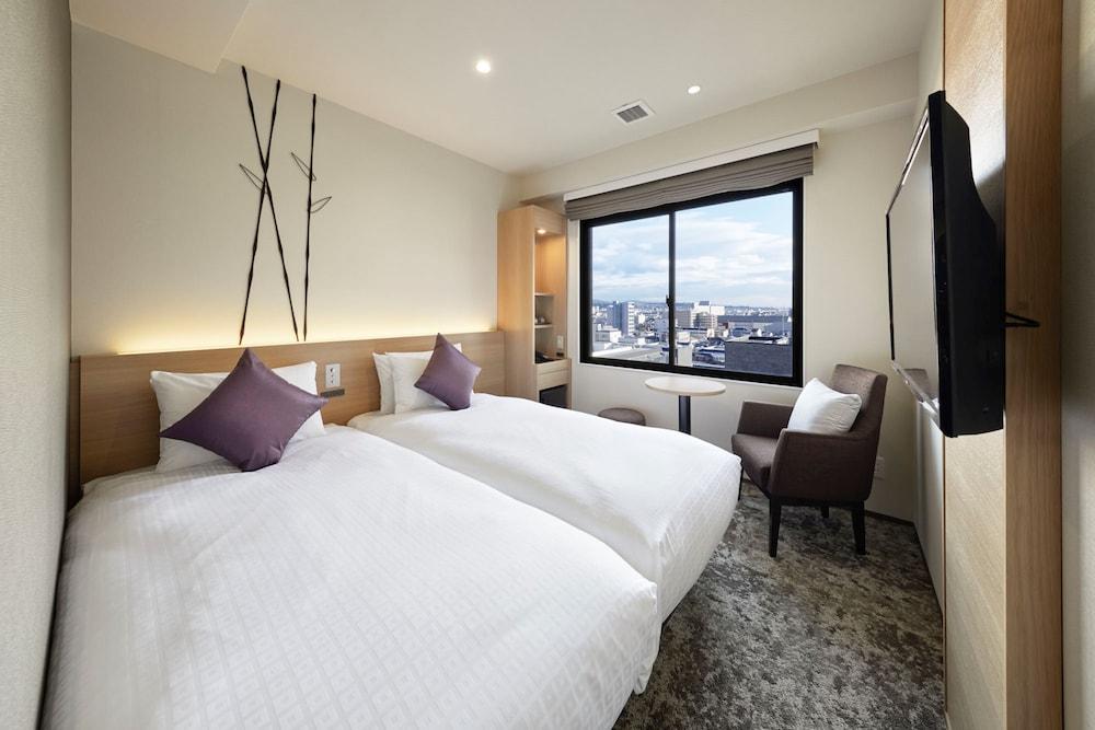 Royal Twin Hachijoguchi Hotel