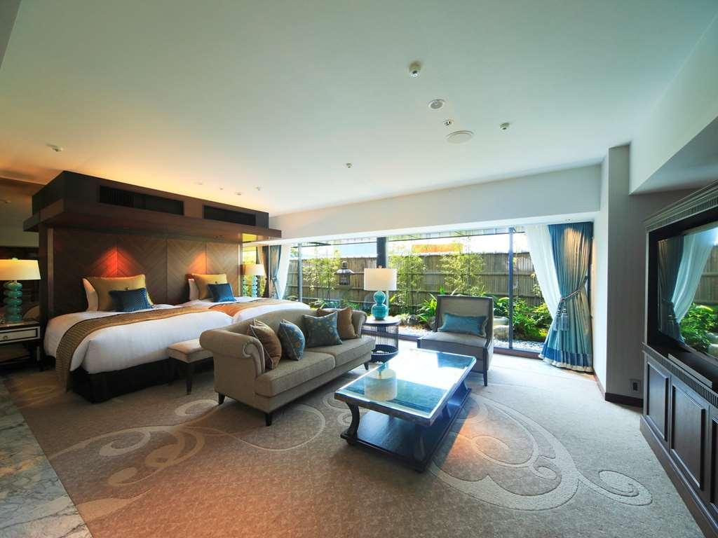 Century Hotel 4*