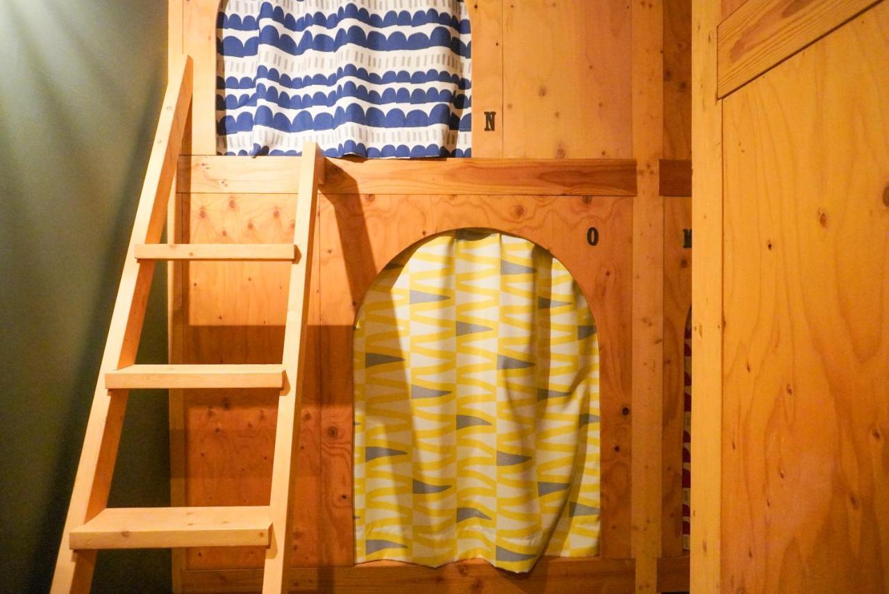 Niniroom Hostel *
